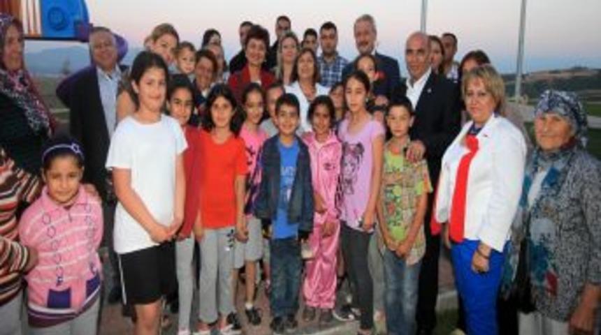 Kılı&ccedil;daroğlu Ve K&uuml;r&uuml;m'den Sevilay &Ouml;ğretmen'in Annesine Plaket