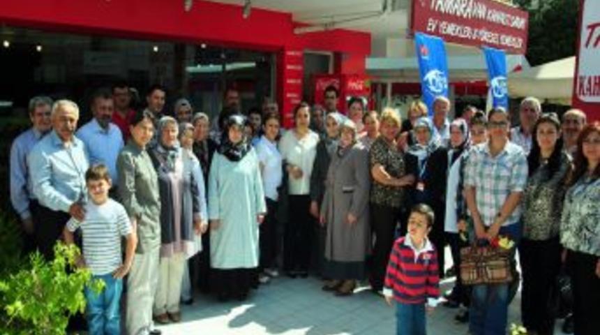 Kimse Yok Mu, Gönüllü Anneleri Bir Araya Getirdi