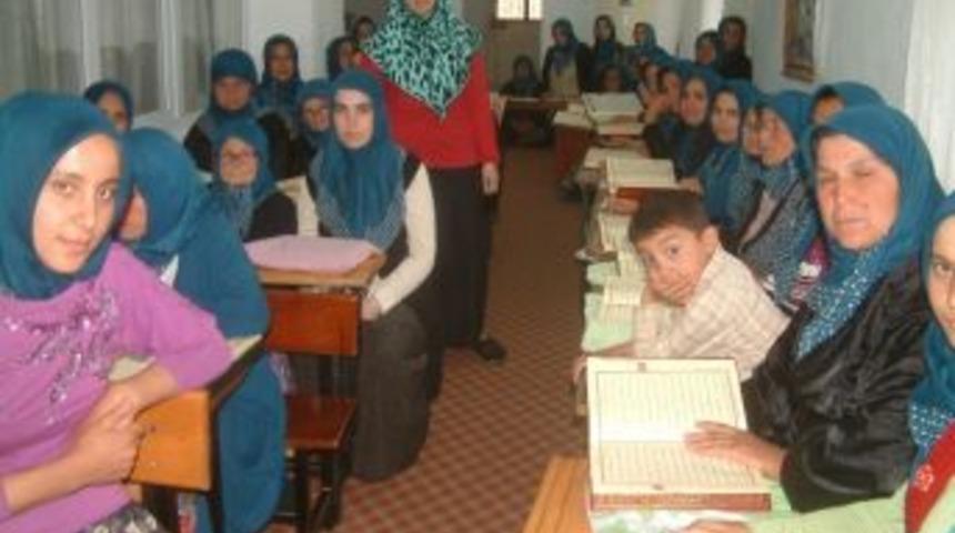 Kadınlar Kur&rsquo;an Kurslarına B&uuml;y&uuml;k İlgi G&ouml;sterdi
