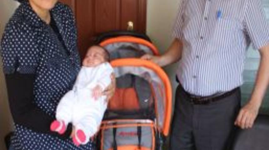 İkiz Bebeklere &Ccedil;ocuk Arabası