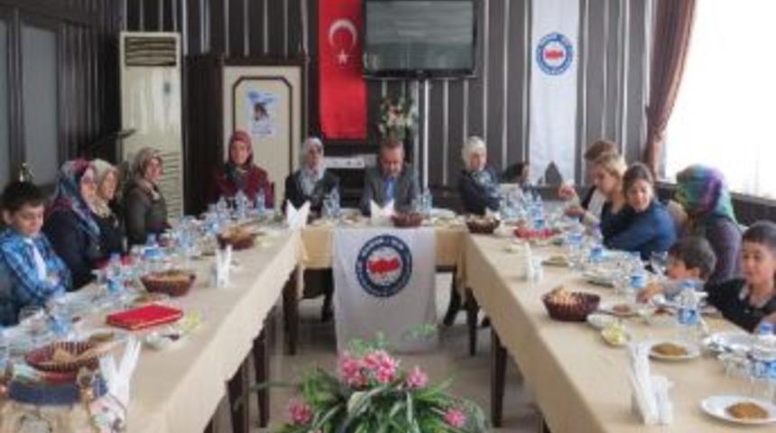 Memursen&rsquo;den Sendika &Uuml;yelerine &ldquo;annelik Plaketi&rdquo;