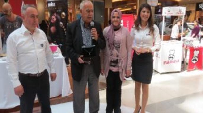 Sosyal Paylaşım Sitesinde En &Ccedil;ok Beğenilen Anne Fotoğrafına &Ouml;d&uuml;l