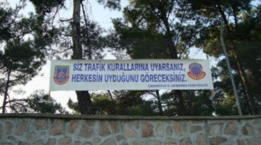 &Ccedil;anakkale'de Jandarmadan &Ouml;ğrencilere &Ouml;rnek Davranış