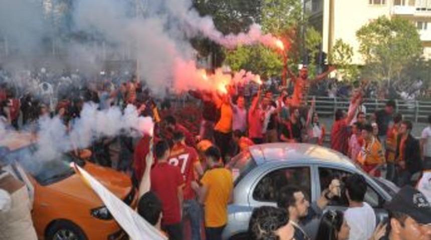 Galatasaray, Ş&uuml;kr&uuml; Sara&ccedil;oğlu&rsquo;na Hareket Etti