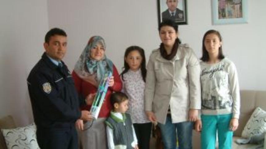 Emniyetten, Şehit Eşi Ve Annelerine 'Anneler G&uuml;n&uuml;' Kutlaması