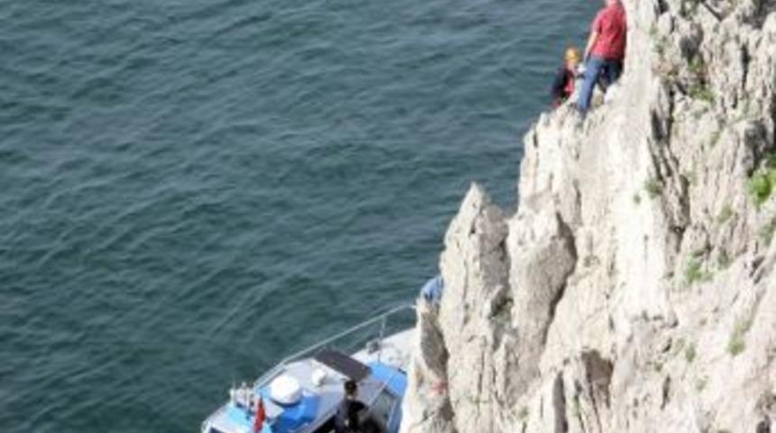 Amat&ouml;r Balık&ccedil;ı Kayalıklara D&uuml;şt&uuml;