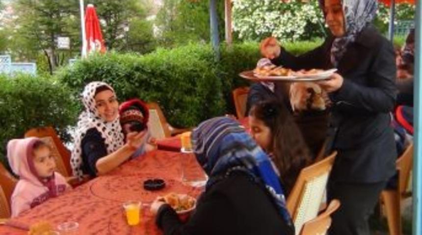 Beşizlerin Annesi Yılın Annesi Se&ccedil;ildi