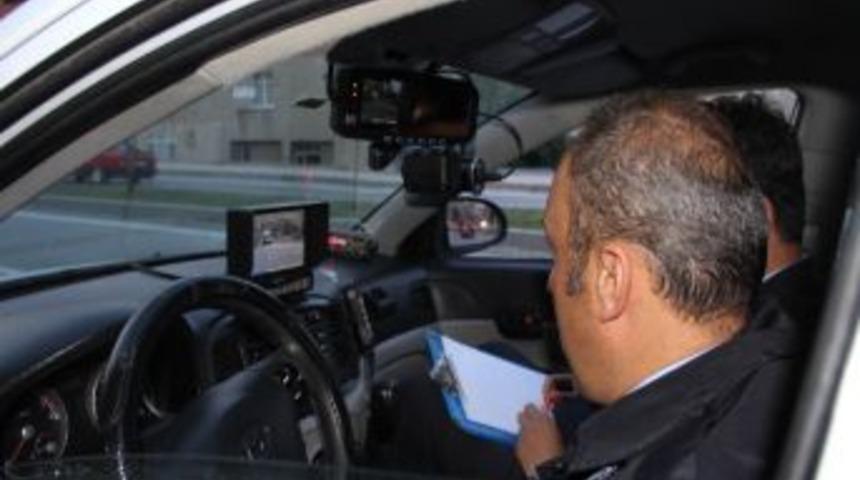 Radar Ekipleri Hız Sınırını Aşanlara Ceza Yağdırıyor