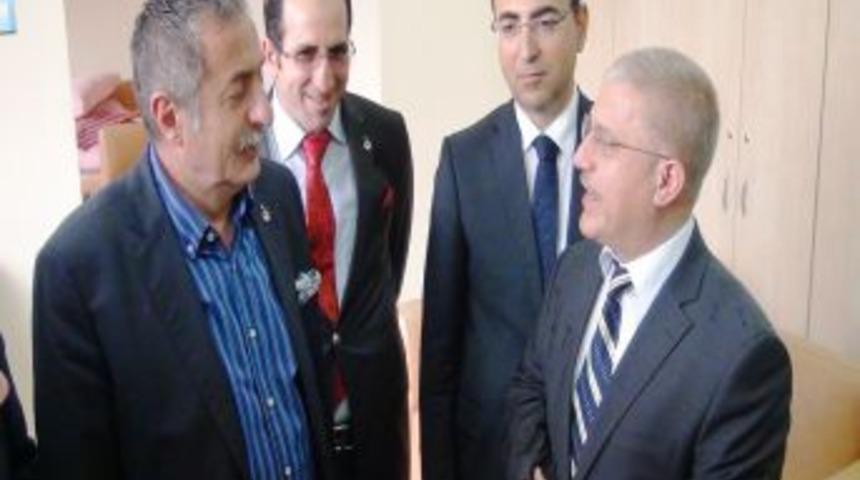 Sağlık Bakan Yardımcısı Kafkas, &Ccedil;ocuk Hastanesindeki Anneleri Ziyaret Etti