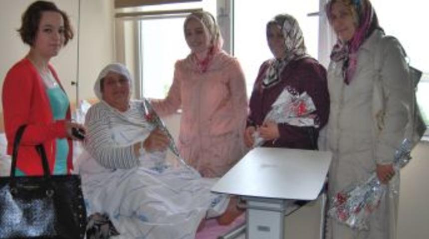 AK Parti&rsquo;li Kadın Kolları Tedavi G&ouml;ren Annelerin Anneler G&uuml;n&uuml;n&uuml; Kutladı