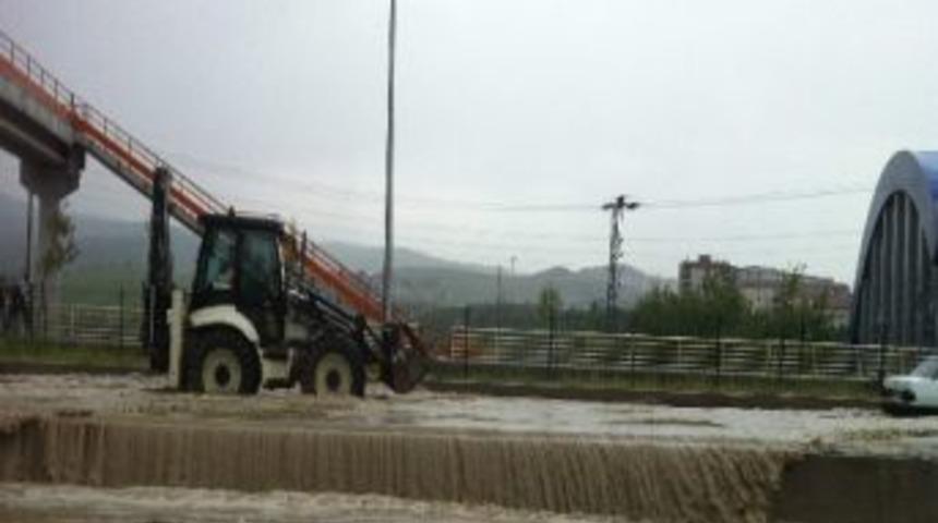 Yağmur, Yolu G&ouml;le &Ccedil;evirdi