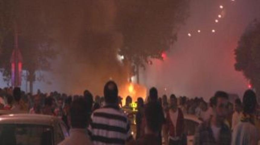 G&ouml;ztepe Taraftarı Kul&uuml;p Binasını Basınca Polis M&uuml;dahale Etti