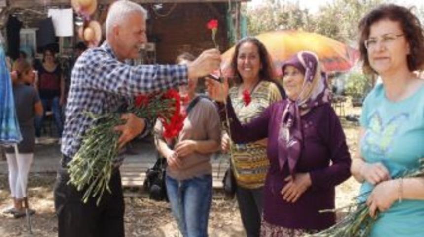 Reyhanlı'daki Patlama Nedeniyle, Anneler G&uuml;n&uuml; Sel&ccedil;uk'ta Buruk Ge&ccedil;ti