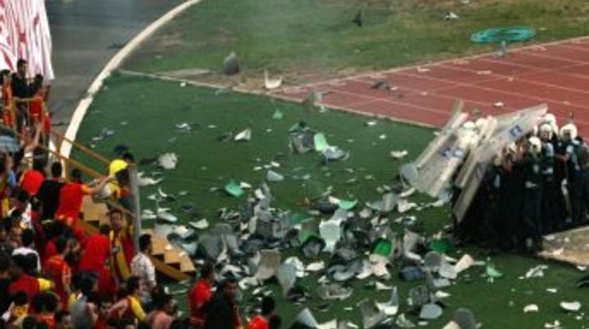 G&ouml;ztepe Ma&ccedil;ı Sonrası Atat&uuml;rk Stadyumu Harabeye D&ouml;nd&uuml;