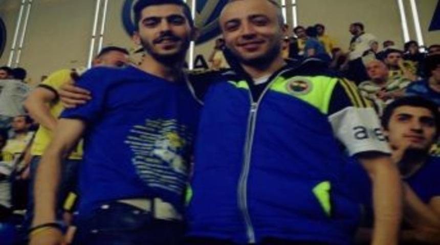 Fenerbah&ccedil;e Taraftarı Gen&ccedil; Bı&ccedil;aklanarak &Ouml;ld&uuml;r&uuml;ld&uuml;