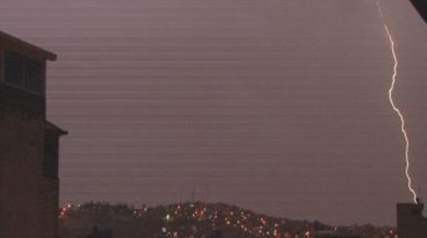 İzmir'de Şimşeklerin Dansı