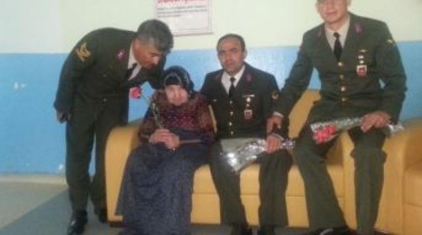 Jandarmalar, Anneler Gününü Kutladı