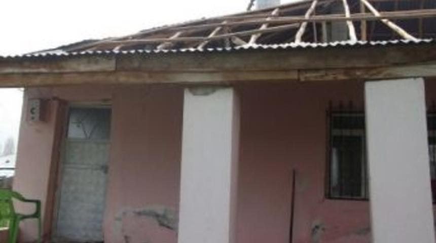 Şiddet R&uuml;zgar &Ccedil;atıları U&ccedil;urdu