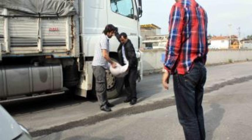 Otoyolda bir &ccedil;uval bomba bulundu