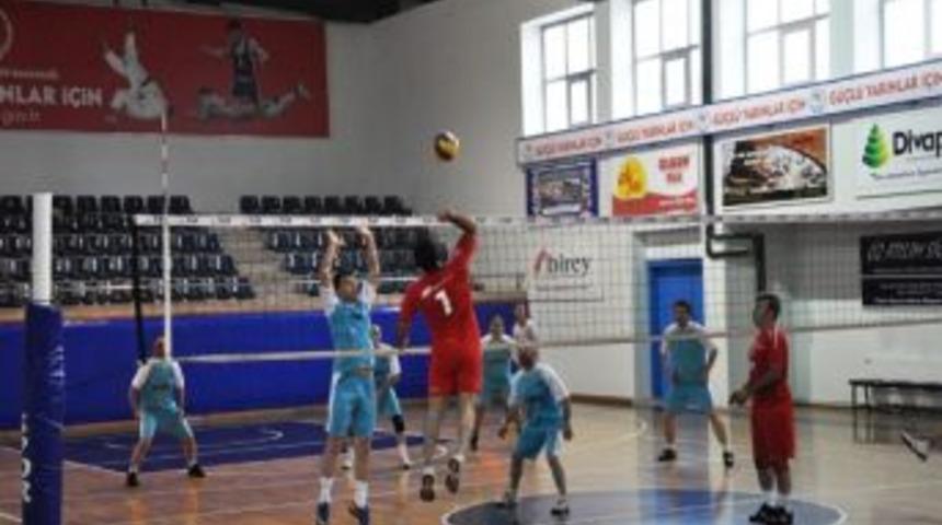 D&uuml;zce&rsquo;de Kurumlararası Voleybol Turnuvası Başladı