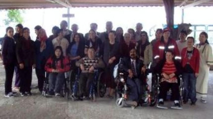 Chp Parti Okulu Engellileri Unutmadı