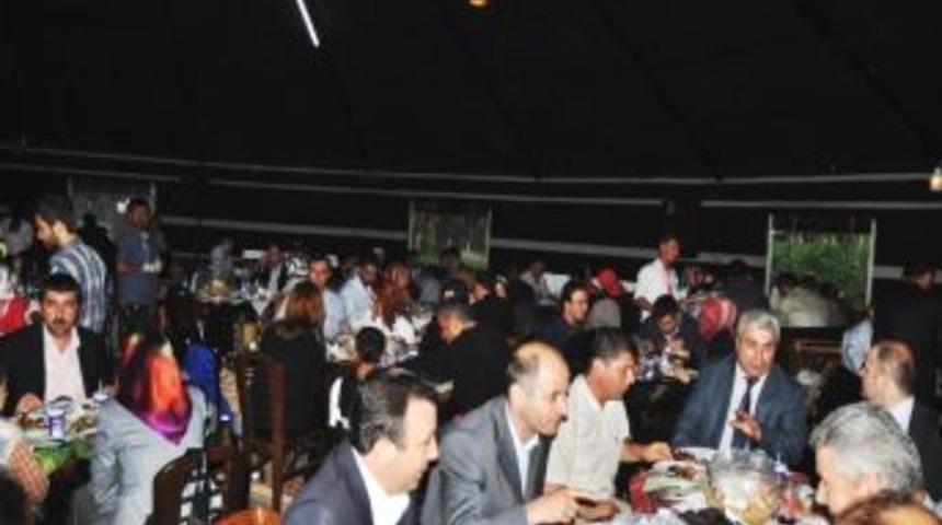 Demirci&lsquo;de Sağlık &Ccedil;alışanları Yemekte Buluştu