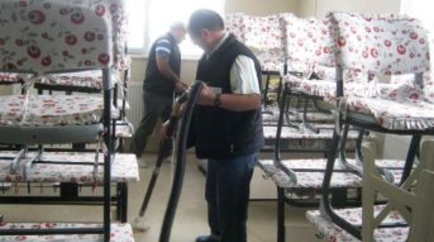 İzmit Belediyesi 4 Yıldır İbadethanelerin Temizliğini Yapıyor