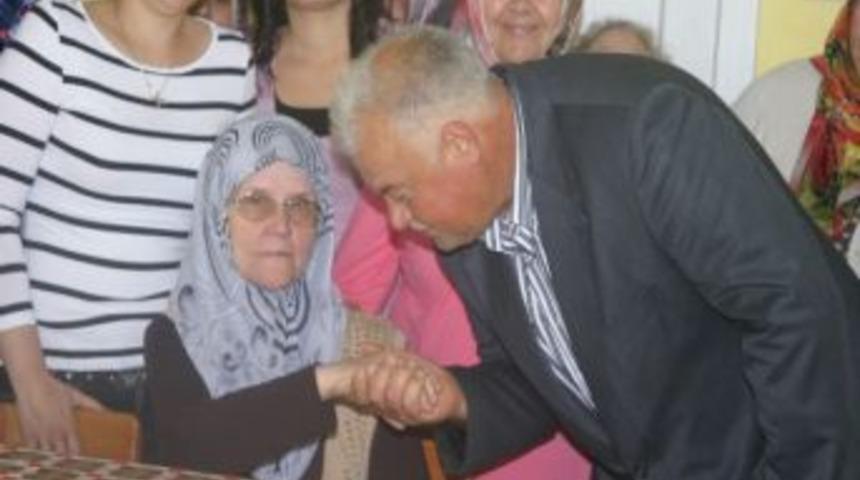 Ak Parti &Ouml;demiş İl&ccedil;e Teşkilatı'ndan Anneler G&uuml;n&uuml; Kutlaması