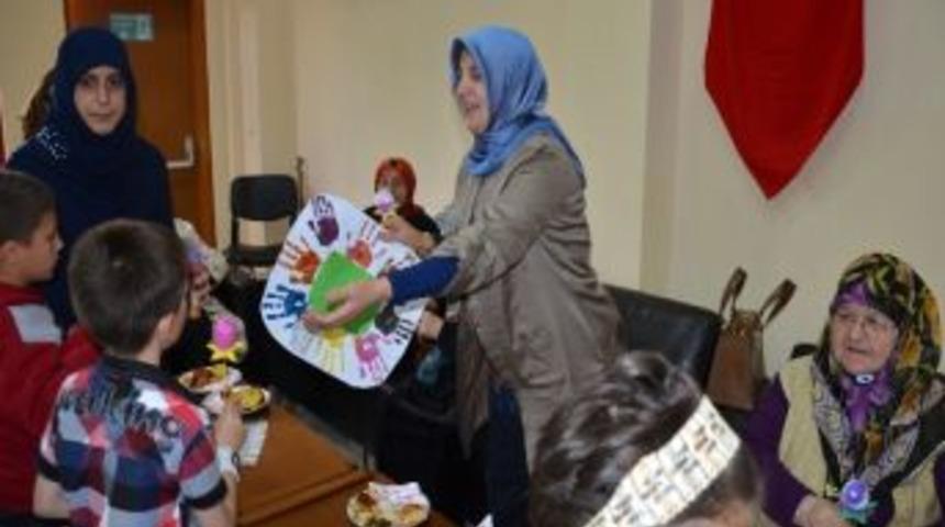 D&uuml;zce G&ouml;n&uuml;l El&ccedil;ilerinden Anlamlı Kutlama