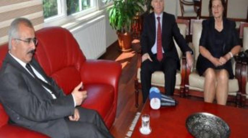 Karadağ B&uuml;y&uuml;kel&ccedil;isi Brali&ccedil; Vali Duruer&rsquo;i Ziyaret Etti