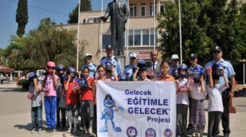 Polisten &Ouml;ğrencilere Antalya Gezisi