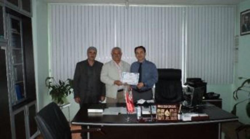 M&uuml;ft&uuml; İzci&rsquo;den İha Muhabirine Teşekk&uuml;r Belgesi