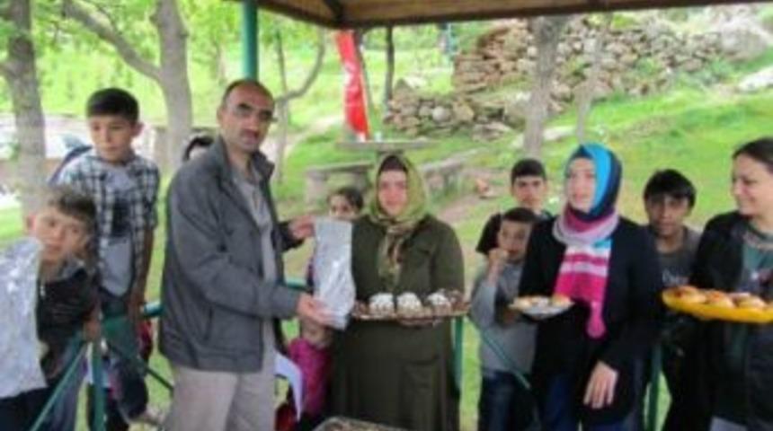 Bakıcı Annelerin De Anneler G&uuml;n&uuml; Kutlandı