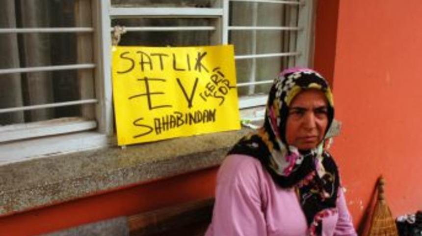 Baz Istasyonuna Tepki Olsun Diye Evlerini Satıyorlar