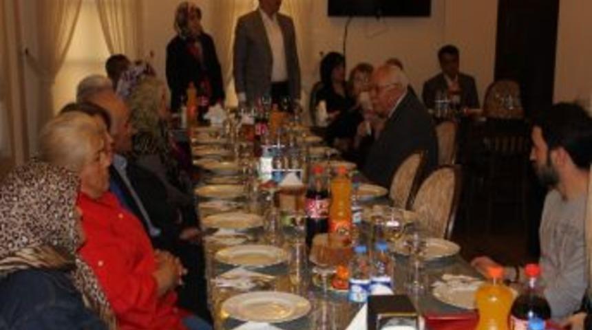 Akın&rsquo;dan Şehit Ailelerine &ldquo;anneler G&uuml;n&uuml;&rdquo; Yemeği