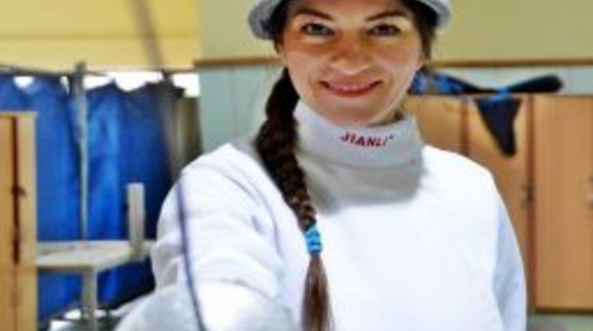 İzmirli Avukat, Dikkat Bozukluğunu Eskrimle Yendi