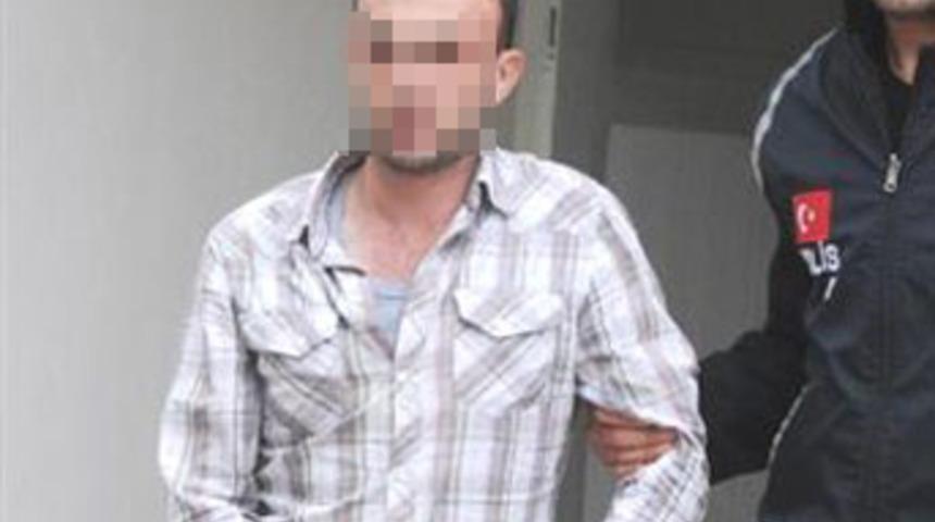 Polise sopa ile saldırdı