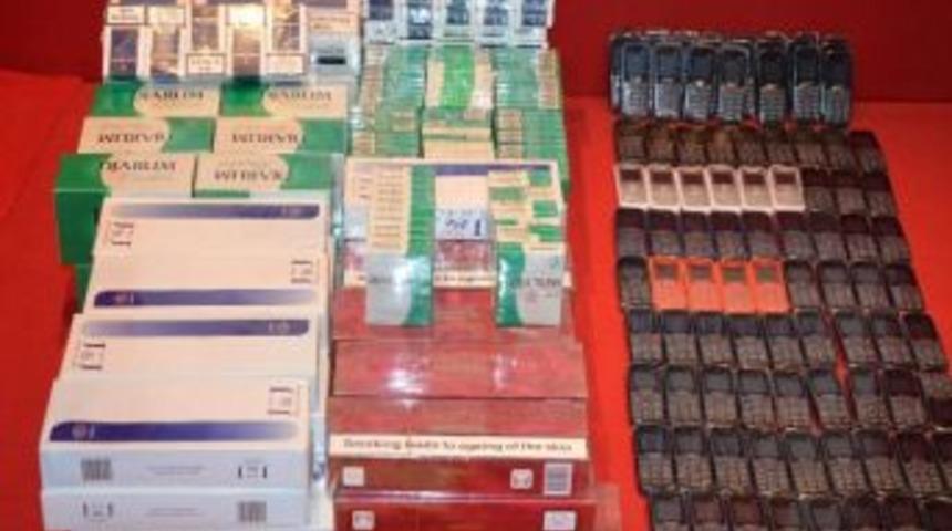 Viranşehir'de Ka&ccedil;ak Sigara Ve Cep Telefonu Ele Ge&ccedil;irildi: 6 G&ouml;zaltı