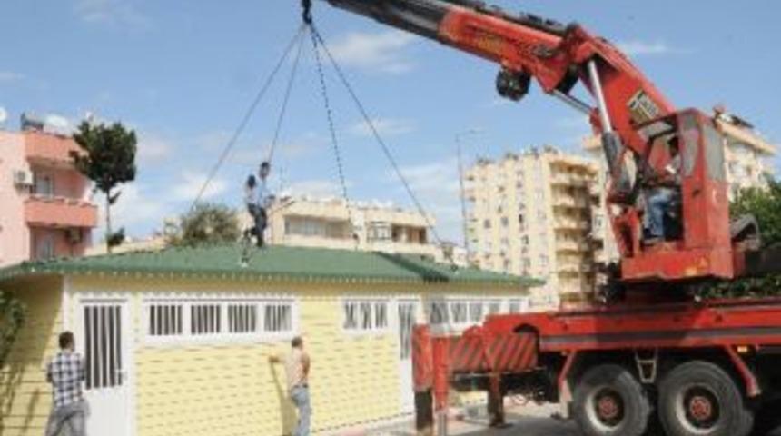 Yenişehir’deki Okullara Prefabrik Soyunma Kabinleri Yerleştiriliyor