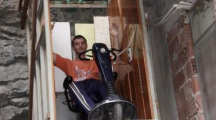 Artvin&rsquo;de Engelli Vatandaşa Laz Usul&uuml; Asans&ouml;r