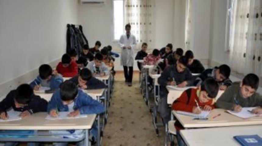 Seviye Tespit Sınavına Yoğun Katılım