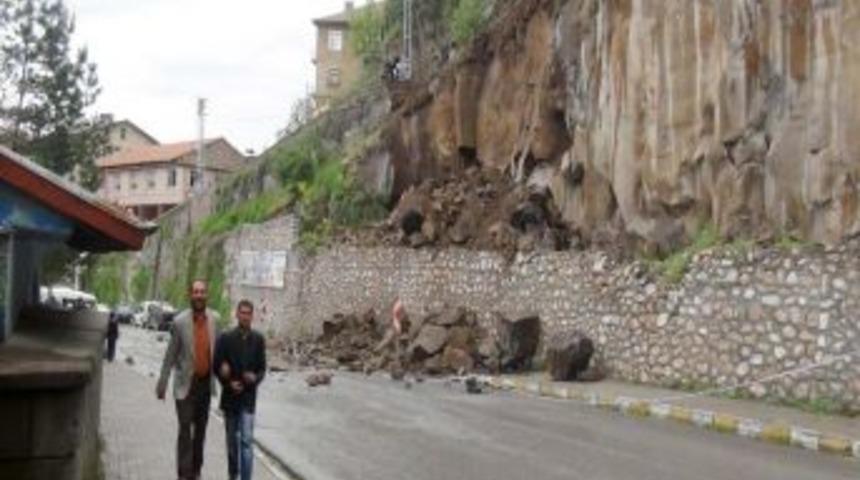 Bitlis&rsquo;te G&ouml;&ccedil;&uuml;k: Bitlis &ndash; Tatvan Karayolu Trafiğe Kapandı