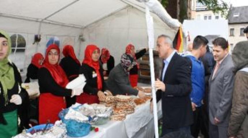 Gurbet&ccedil;ilerin Kermesine B&uuml;y&uuml;k Katılım