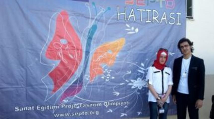 &Ouml;zel &Ccedil;ağlayan Bulut Koleji 'Kaligrafi' Kategorisinde D&uuml;nya D&ouml;rd&uuml;nc&uuml;s&uuml; Oldu