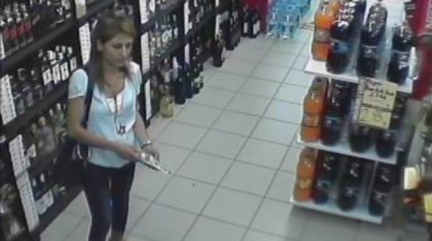 İ&ccedil;ki Hırsızı Kadın, G&uuml;venlik Kameralarını Incelemesiyle Yakalandı