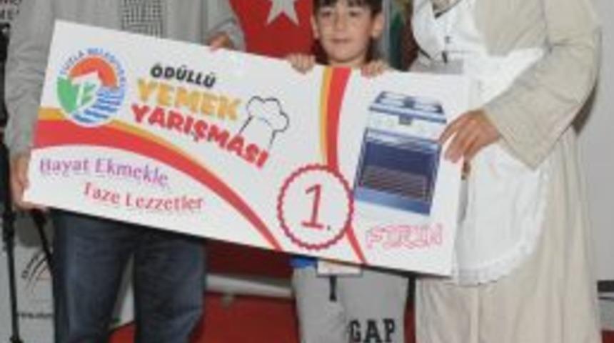 Tuzlalı Ev Hanımları 'Bayat Ekmekle Taze Lezzetler' &Uuml;retti