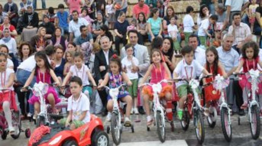 Resim Yarışmasında Dereceye Giren Minikler &Ouml;d&uuml;llendirildi