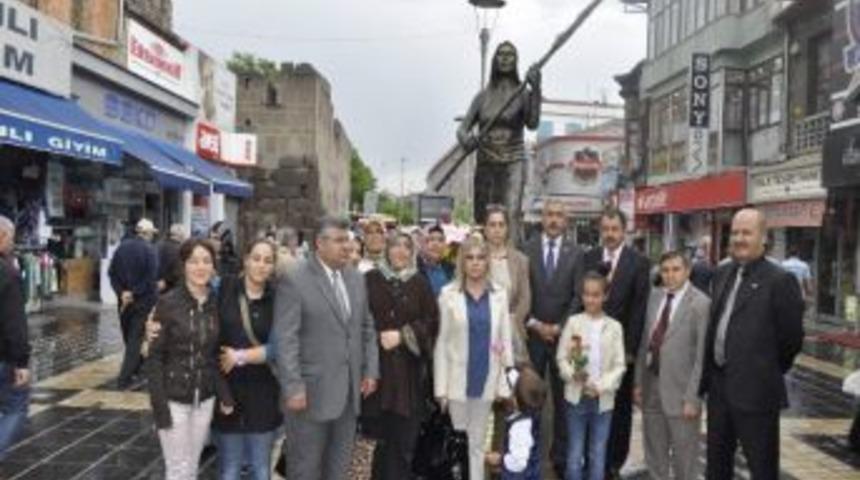 Mhp Şehit Annelerini Unutmadı