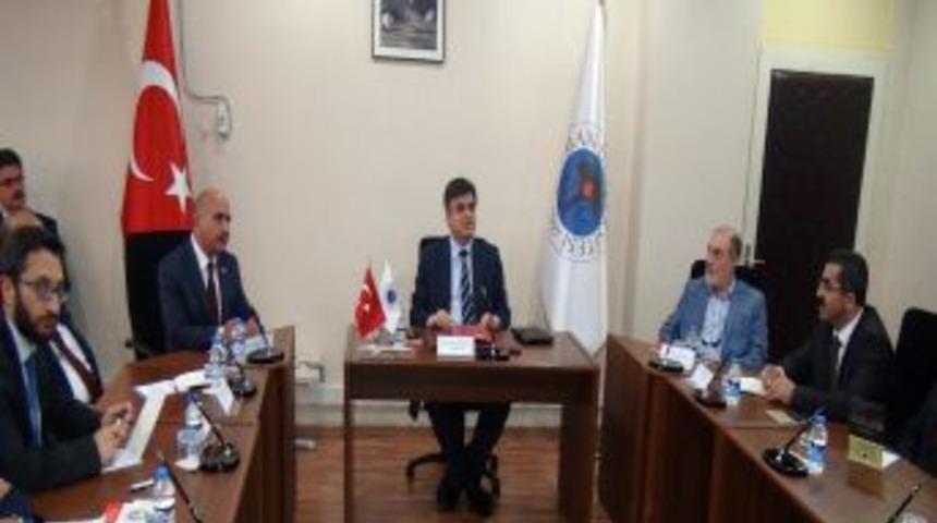 Prof. Dr. &Ccedil;etinsaya: &Uuml;niversiteleri Daha Ileriye G&ouml;t&uuml;rebilmek I&ccedil;in &Ccedil;alışıyoruz