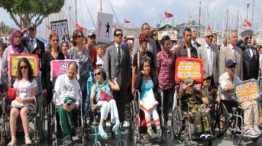 Engelliler Engellerin Olmadığı Bir G&uuml;n Yaşadı